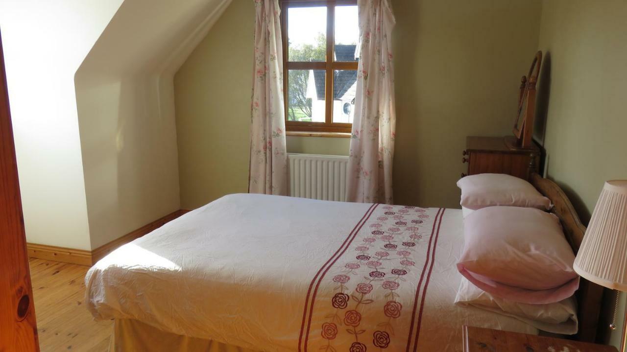 Heatherhill Farm Cottage In Letterfrack Beside Connemara National Park Екстер'єр фото